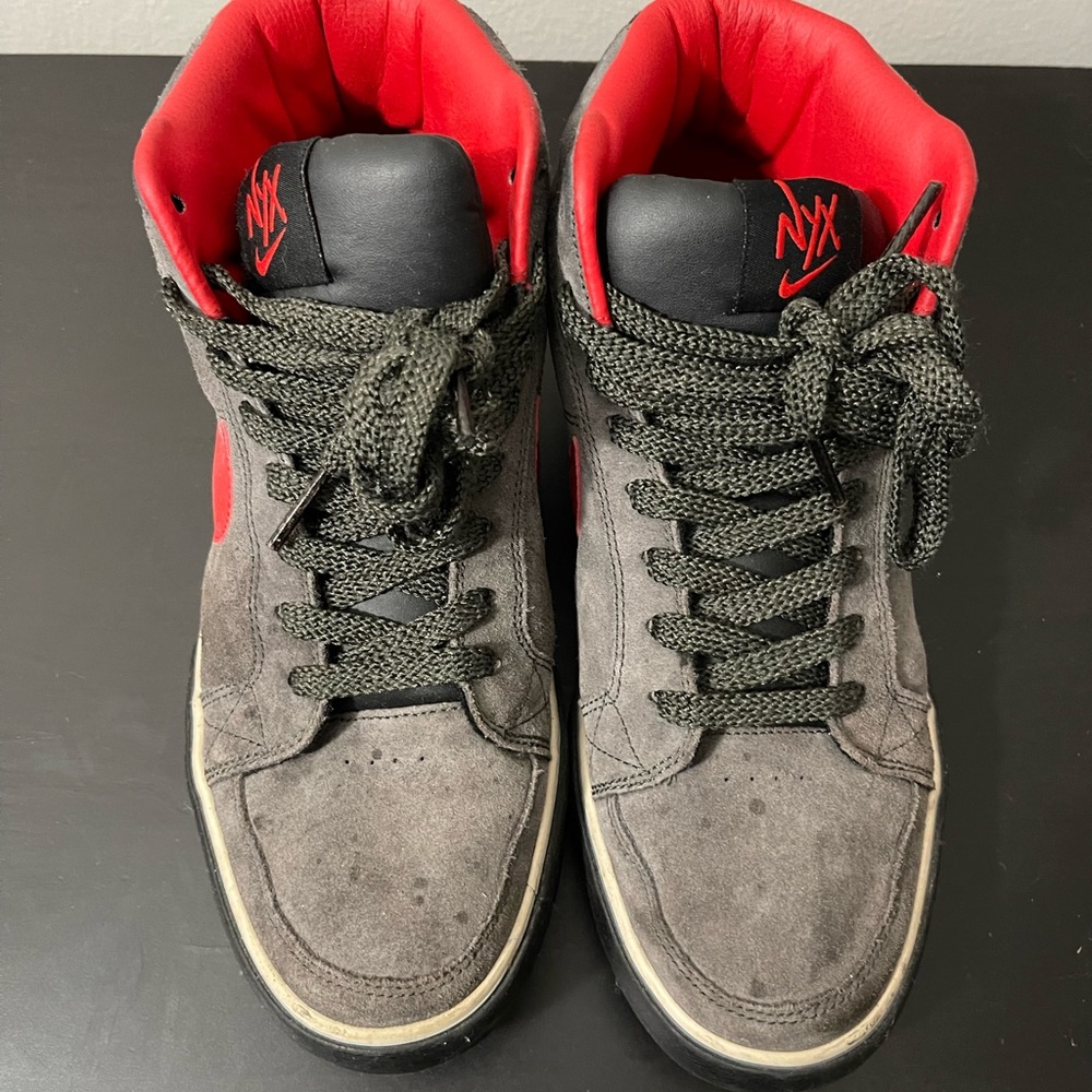 I’m selling some Nike nyx grey and red suede size 10